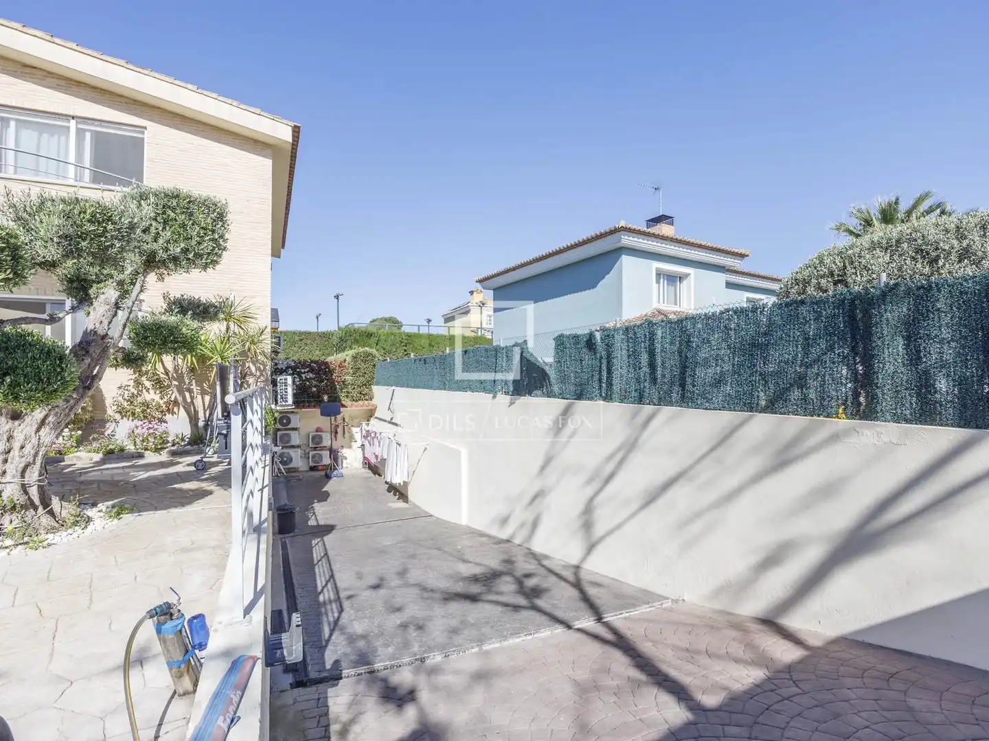 Vista exterior de Casa o xalet en venda en Bétera amb Aire condicionat, Calefacció i Jardí privat