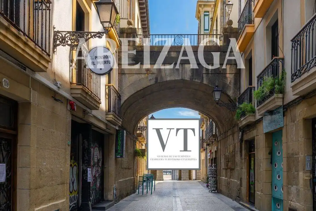 Vista exterior de Pis en venda en Donostia - San Sebastián  amb Calefacció