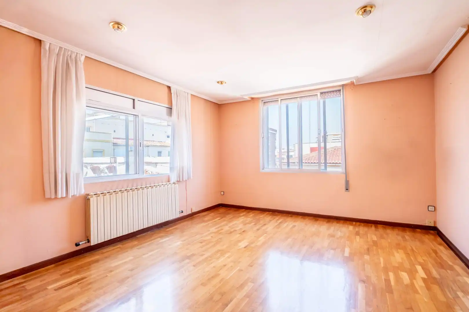Habitación de Ático en venta en Zaragoza con Calefacción, Parquet y Terraza