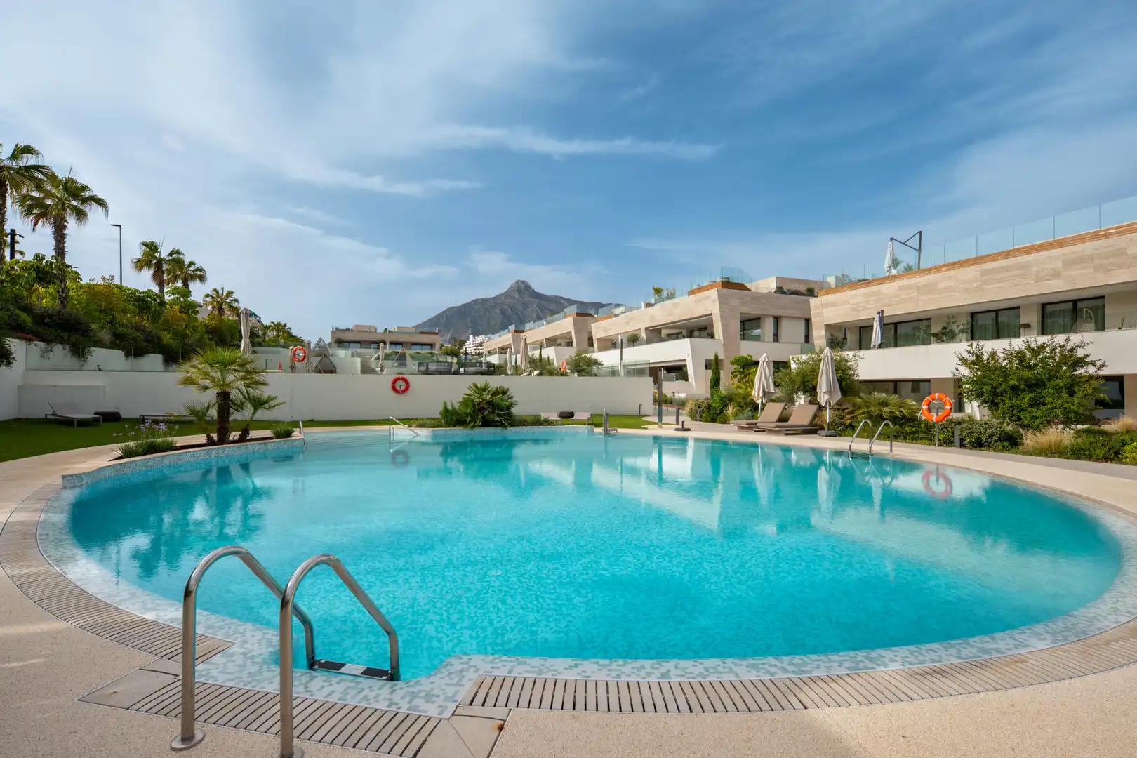 Piscina de Planta baixa en venda en Marbella amb Aire condicionat, Calefacció i Terrassa