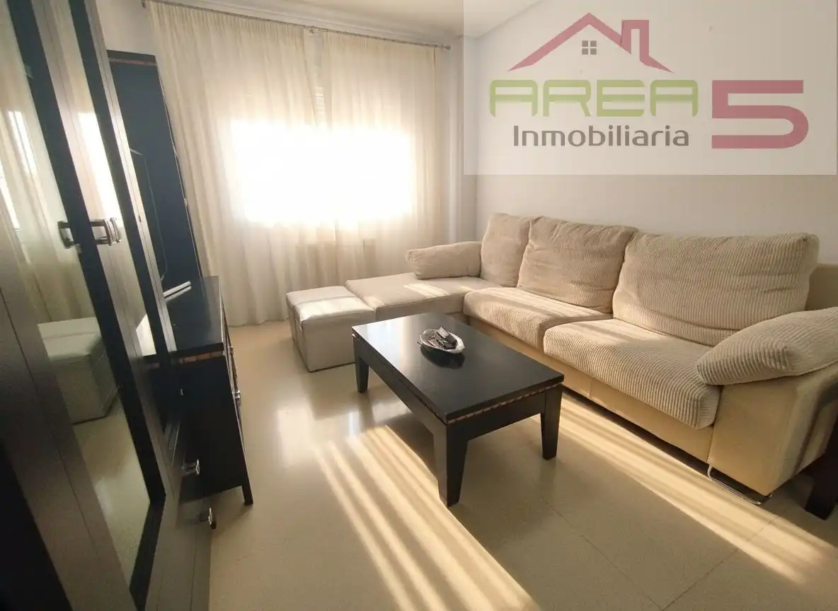 Sala d'estar de Casa adosada de lloguer en Mérida amb Aire condicionat, Calefacció i Parquet