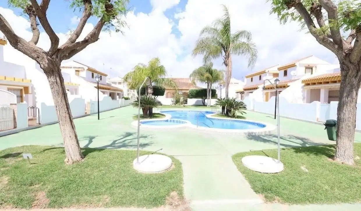 Reihenhaus mit Pool zum Verkauf in N/A, imagen 18