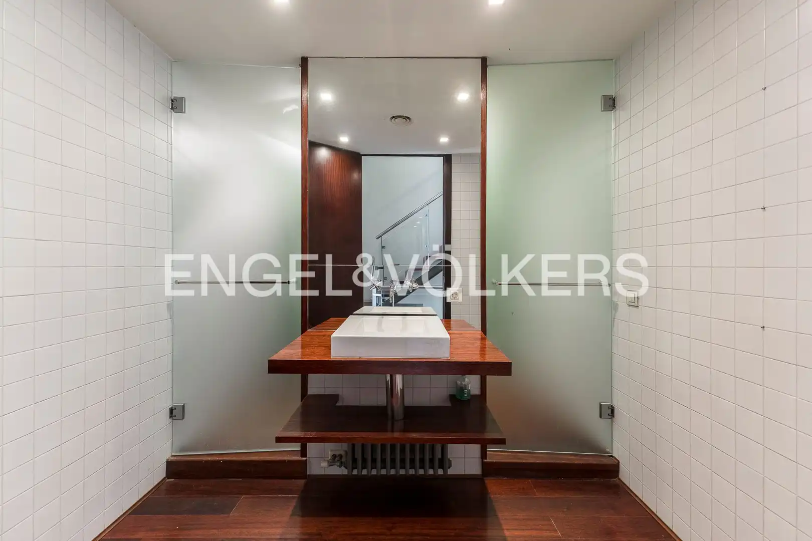 Bathroom of Houses for sale in Barcelona  with Air Conditioner, Heating and Private garden