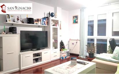 Living room of Flat for sale in Villarcayo de Merindad de Castilla la Vieja  with Heating, Furnished and Oven