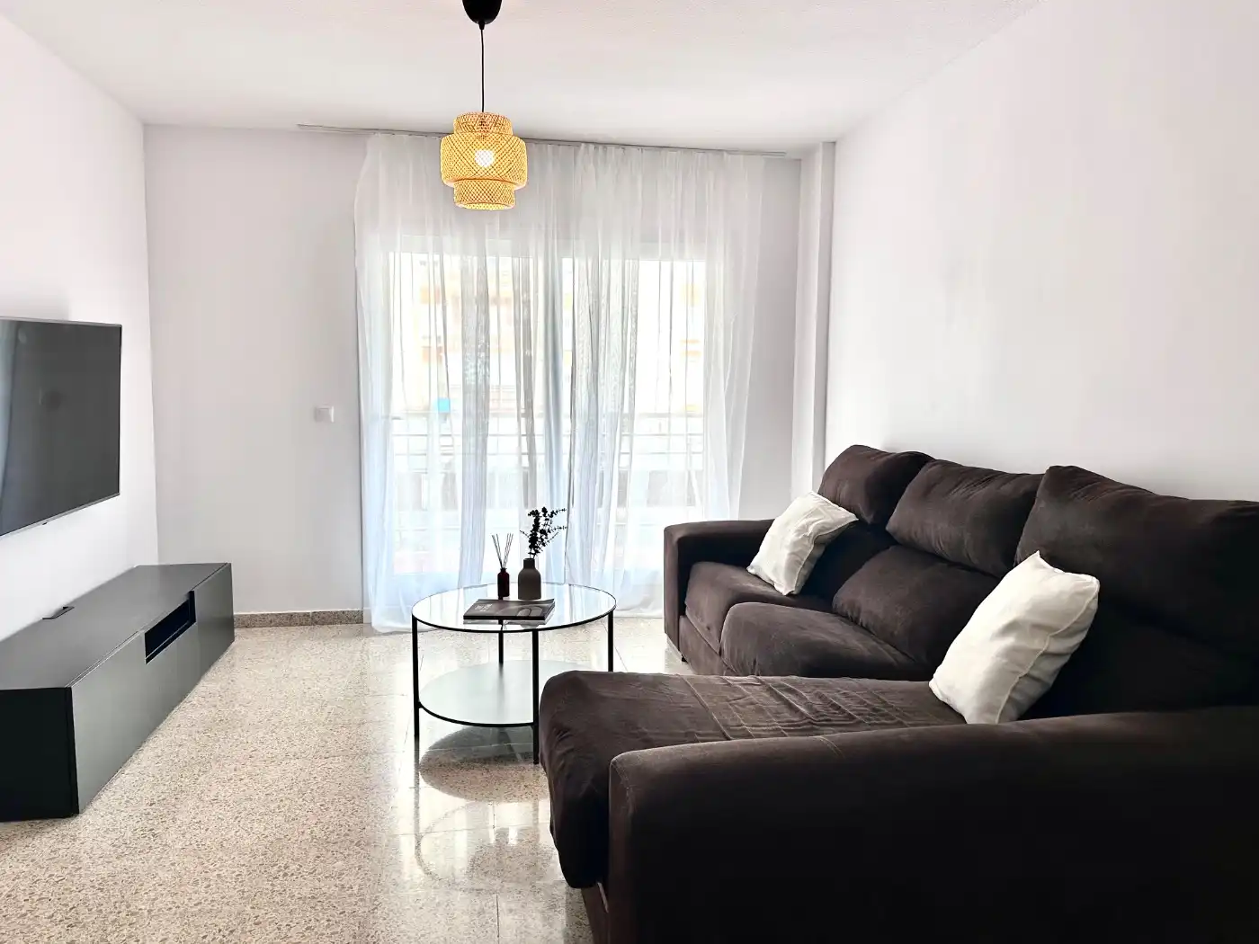 Living room of Flat for rent in Algeciras  with Balcony