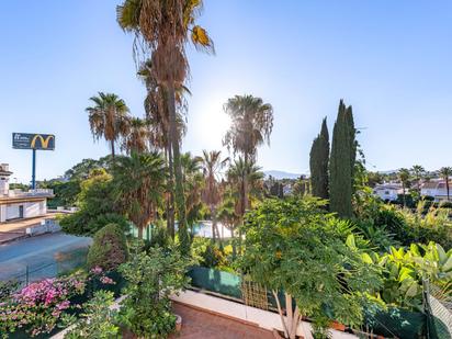 Jardí de Casa o xalet en venda en Estepona amb Aire condicionat i Piscina