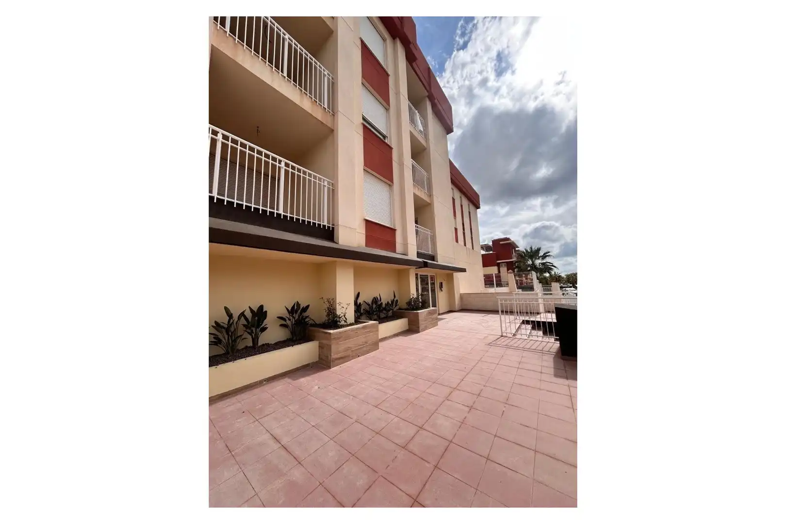 Vista exterior de Piso en venta en Orihuela con Aire acondicionado, Terraza y Balcón