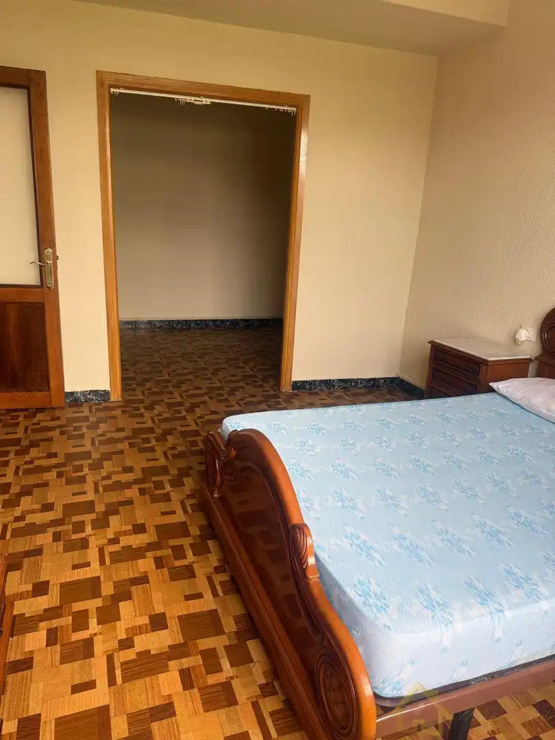 Habitación de Piso en venta en Lugo con Calefacción, Terraza y Trastero