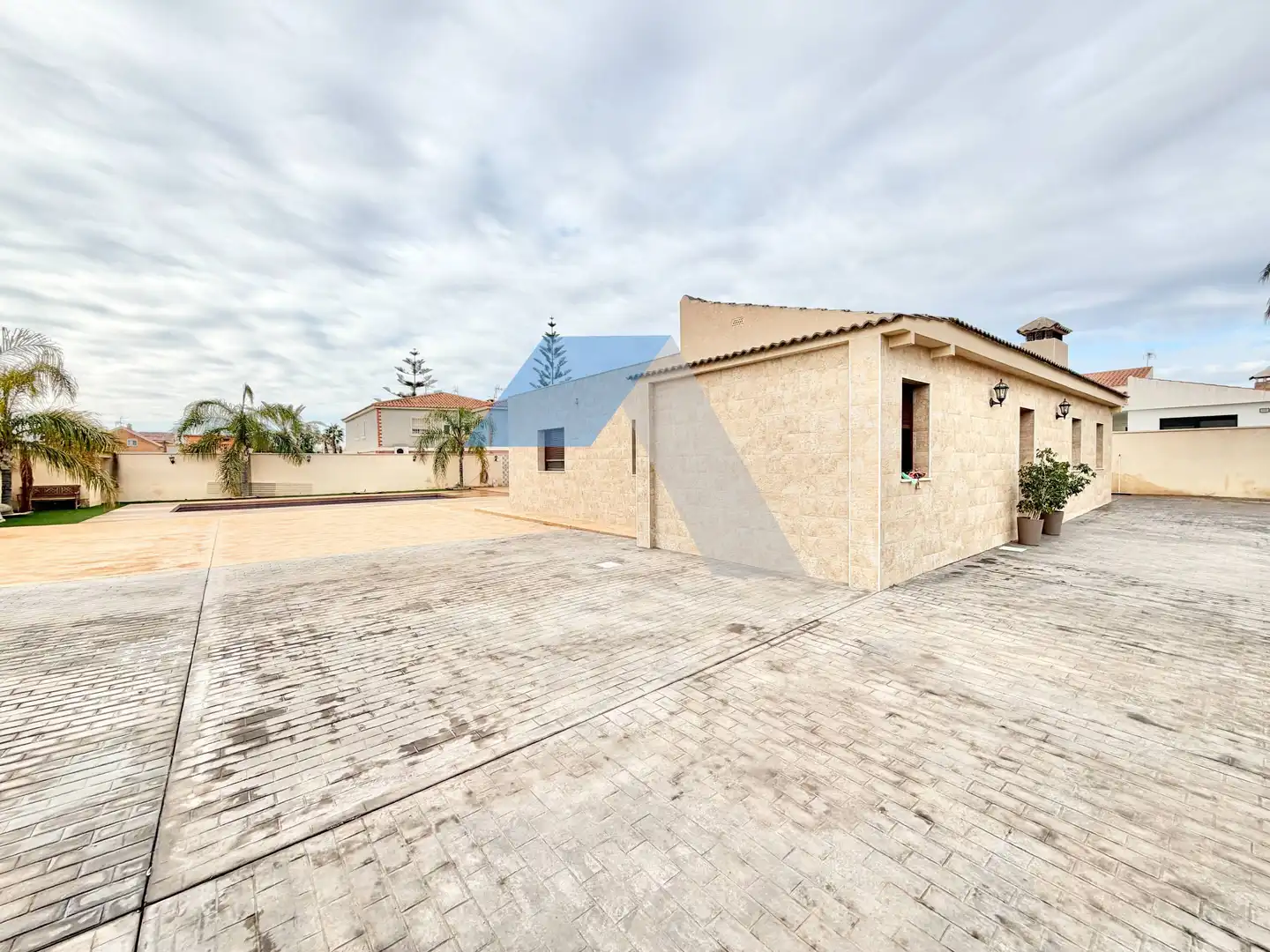 Vista exterior de Casa o xalet en venda en San Vicente del Raspeig / Sant Vicent del Raspeig amb Jardí privat