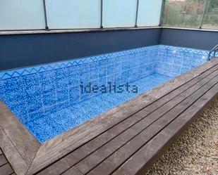 Piscina de Casa adosada en venda en Pontevedra Capital  amb Calefacció, Jardí privat i Terrassa
