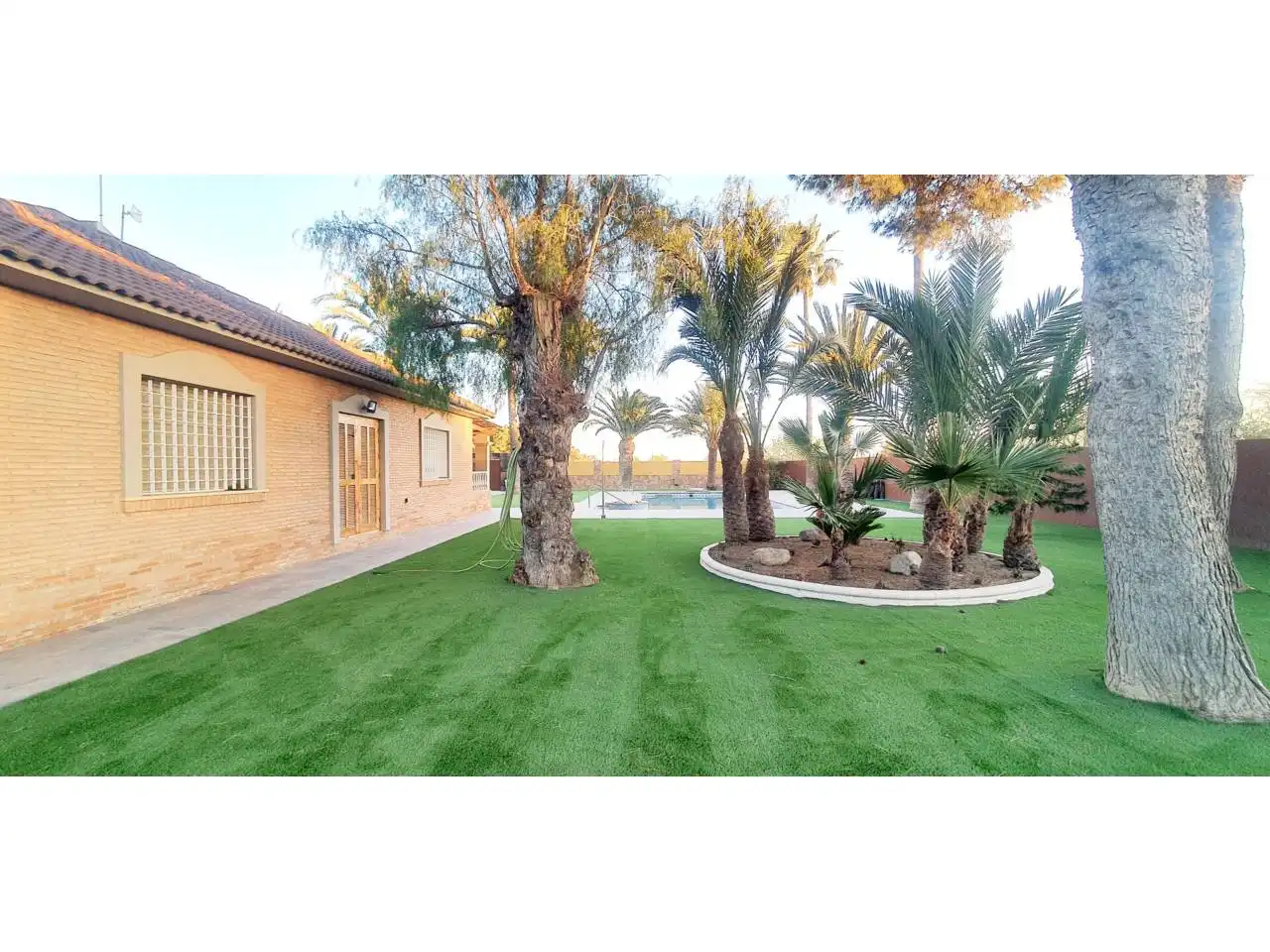 Garden of Houses for sale in Roquetas de Mar  with Air Conditioner, Heating and Private garden