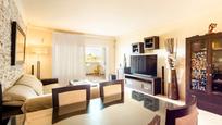 Sala d'estar de Apartament en venda en Marbella amb Aire condicionat, Terrassa i Piscina