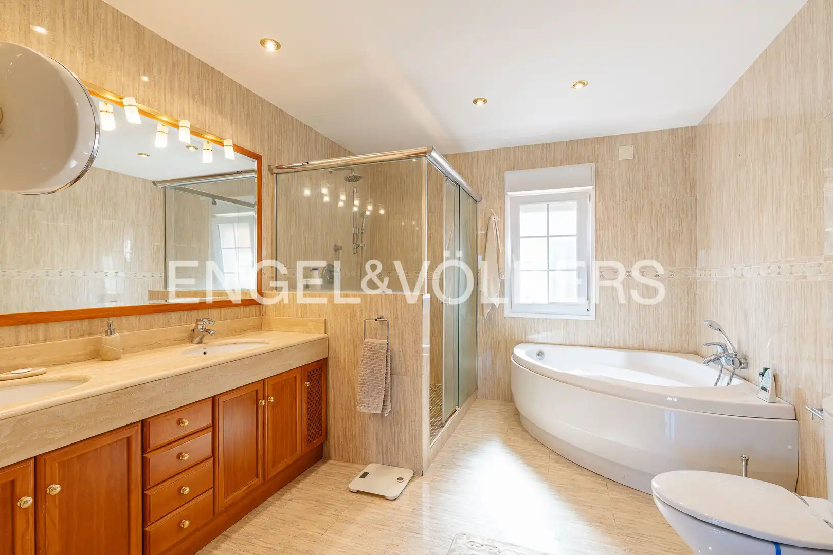 Bathroom of Houses for sale in Villaviciosa de Odón  with Air Conditioner, Heating and Private garden