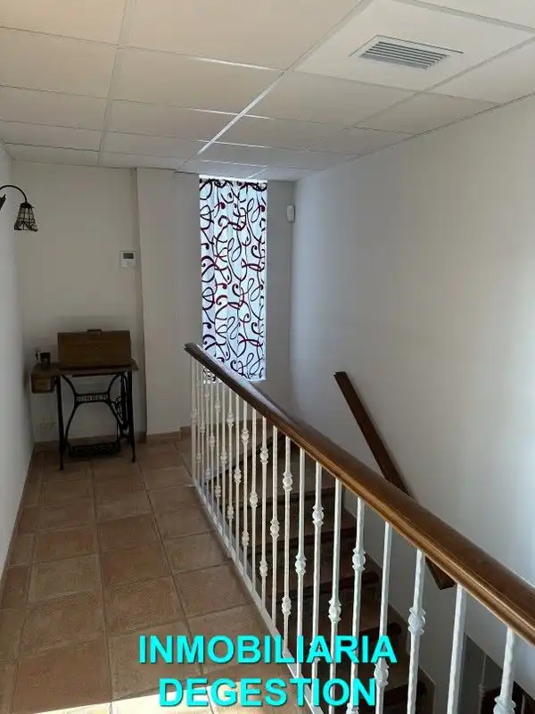 Casa o xalet en venda en Linares amb Aire condicionat, Calefacció i Jardí privat
