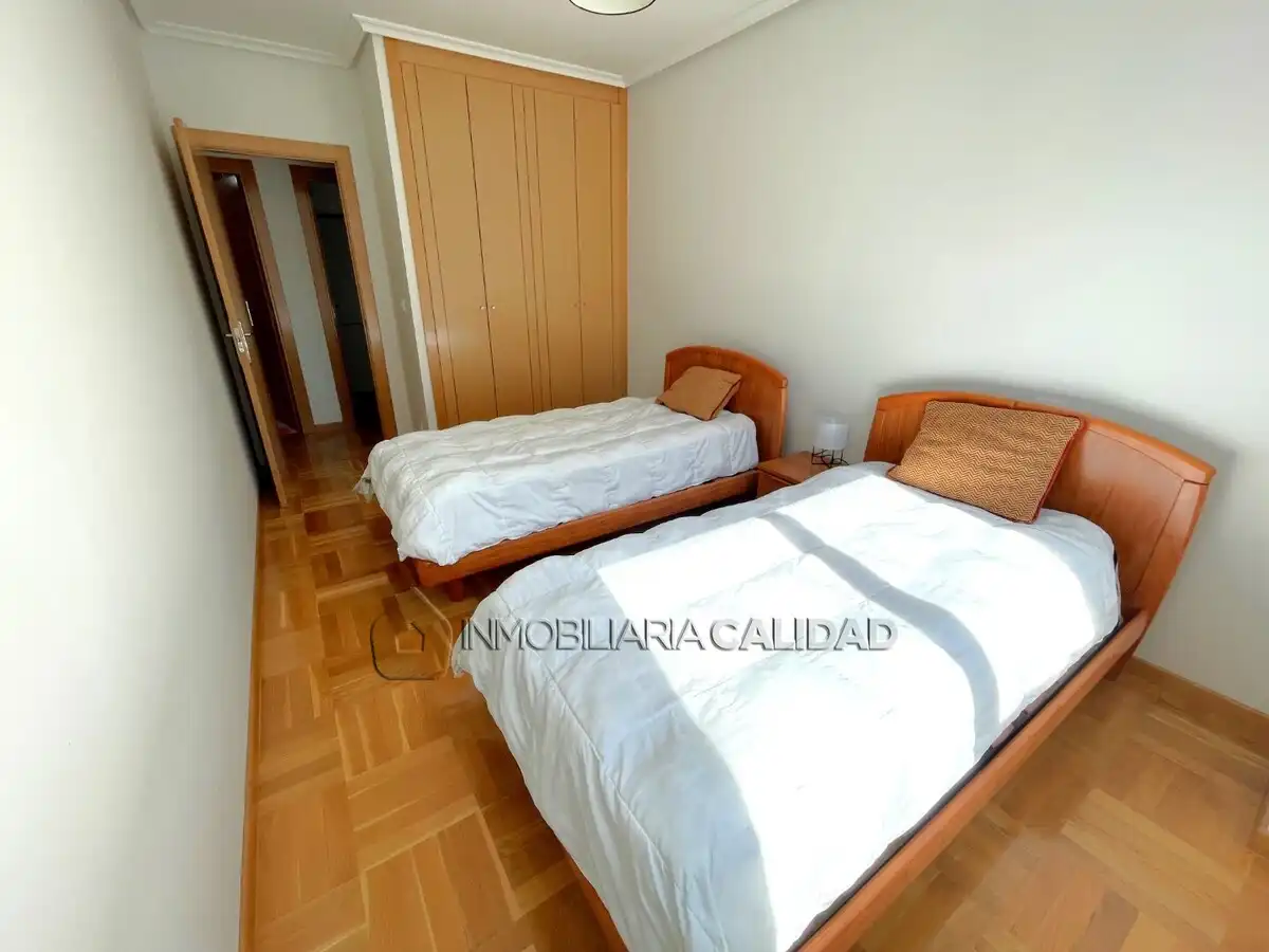 Bedroom of Flat for rent in Burgos  with Heating and Furnished