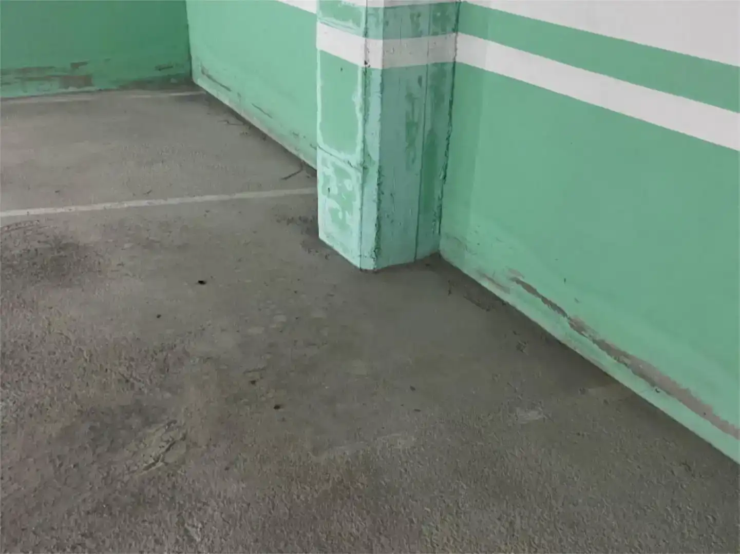 Parkplatz von Garage zum Verkauf in Cee
