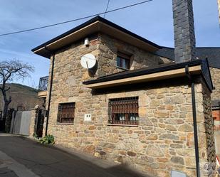 Vista exterior de Casa o xalet en venda en Rosinos de la Requejada amb Terrassa