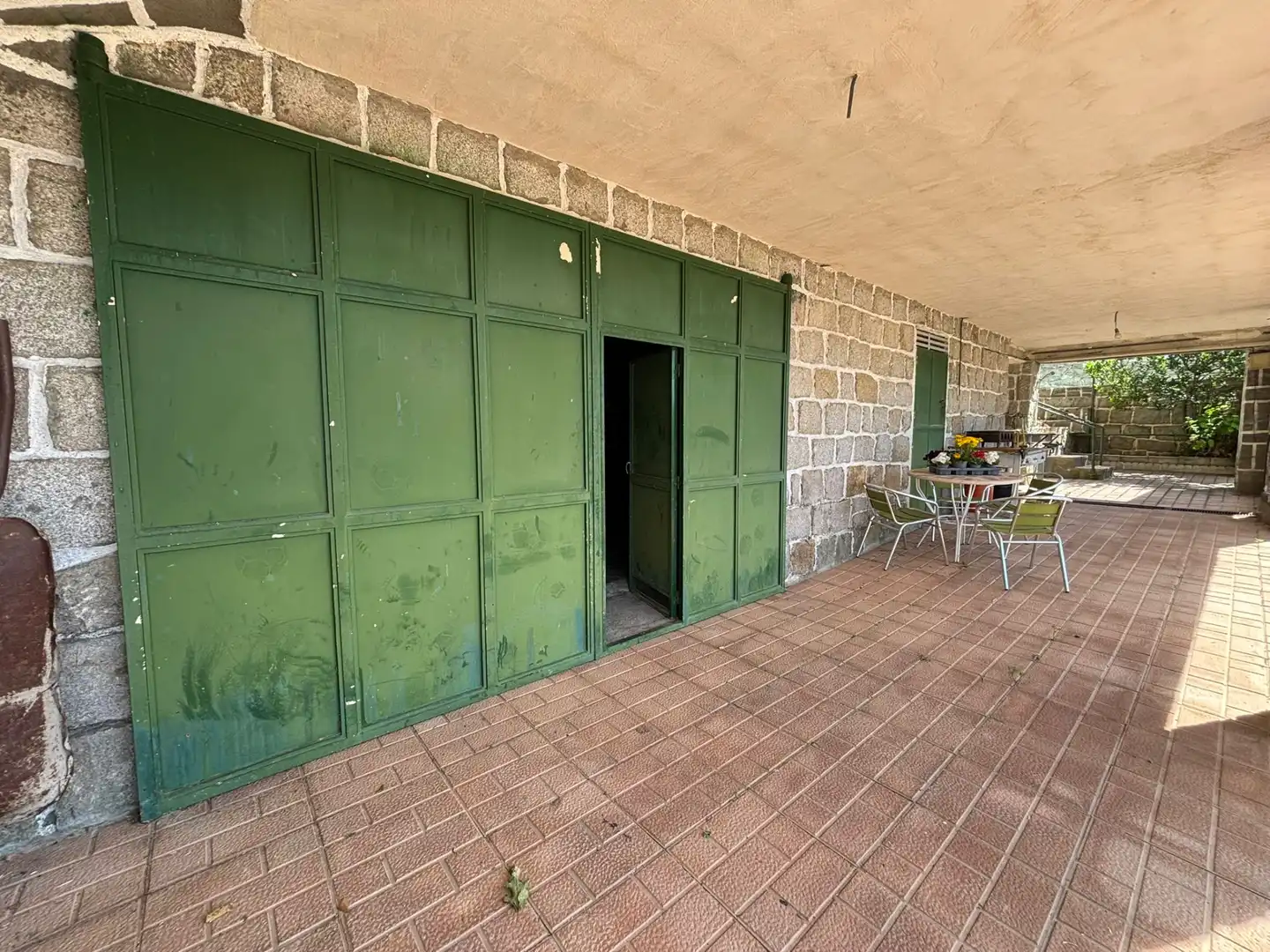 Vista exterior de Casa o xalet en venda en El Barraco  amb Calefacció, Jardí privat i Terrassa