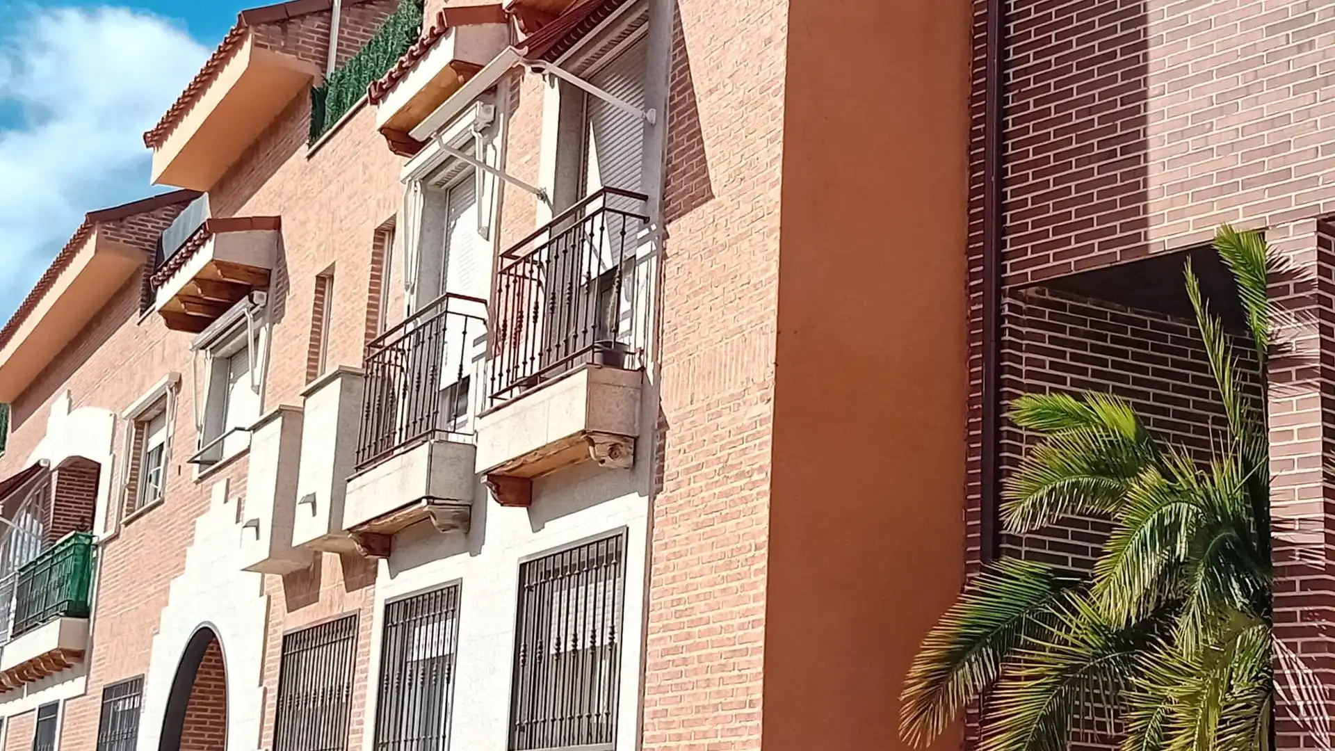 Vista exterior de Pis en venda en San Agustín del Guadalix amb Calefacció, Jardí privat i Terrassa