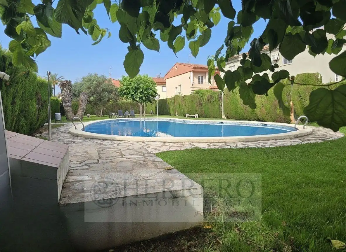 Piscina de Casa adosada en venta en Gandia con Aire acondicionado, Calefacción y Jardín privado