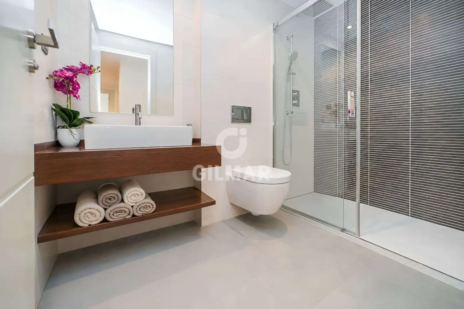 Bathroom of Duplexes for sale in Pozuelo de Alarcón  with Heating, Private garden and Storage room