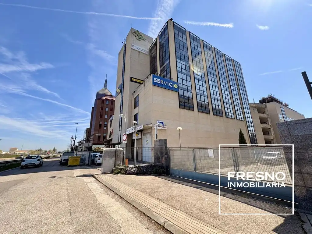 Vista exterior de Nave industrial en venta en  Madrid Capital