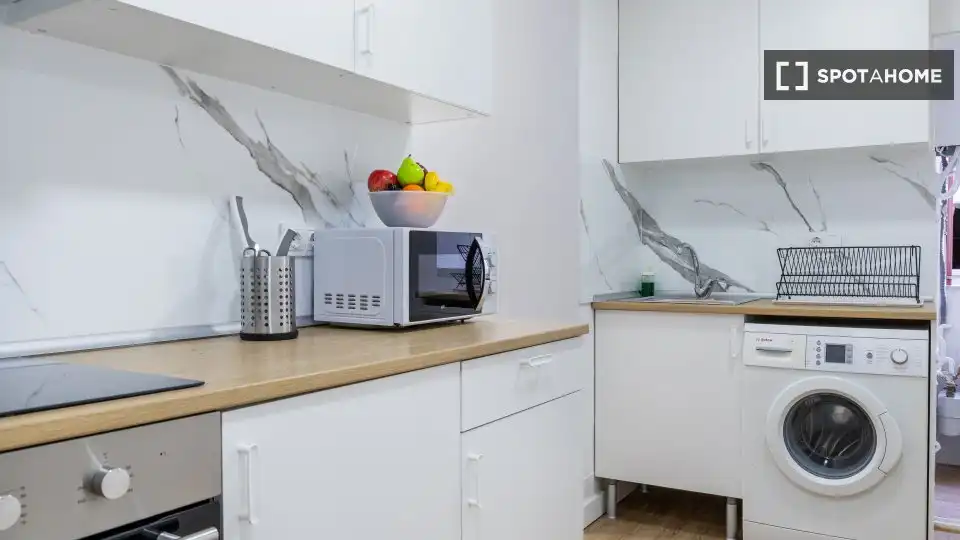 Kitchen of Flat for share in Getafe  with Air Conditioner, Heating and Furnished