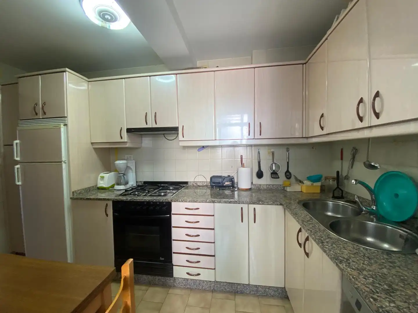 Cuina de Pis en venda en O Carballiño   amb Calefacció, Parquet i Moblat