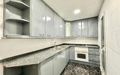 Kitchen of Flat for sale in L'Hospitalet de Llobregat  with Balcony