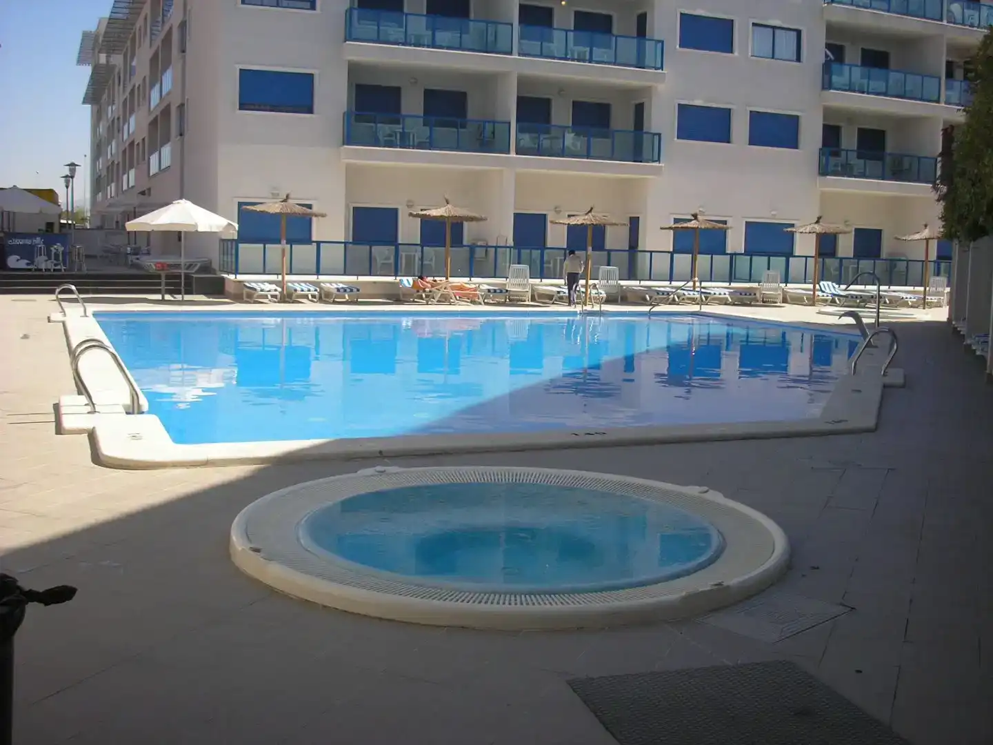 Piscina de Apartament en venda en Alicante / Alacant amb Aire condicionat, Piscina i Balcó