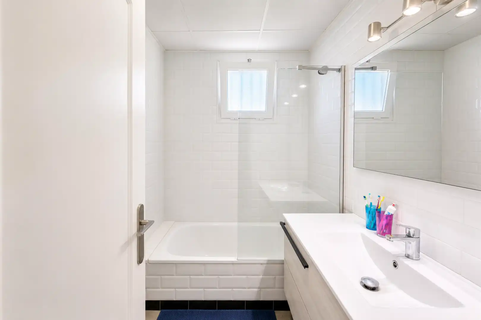 Bathroom of Ground floor for sale in Manilva  with Air Conditioner, Terrace and Swimming Pool