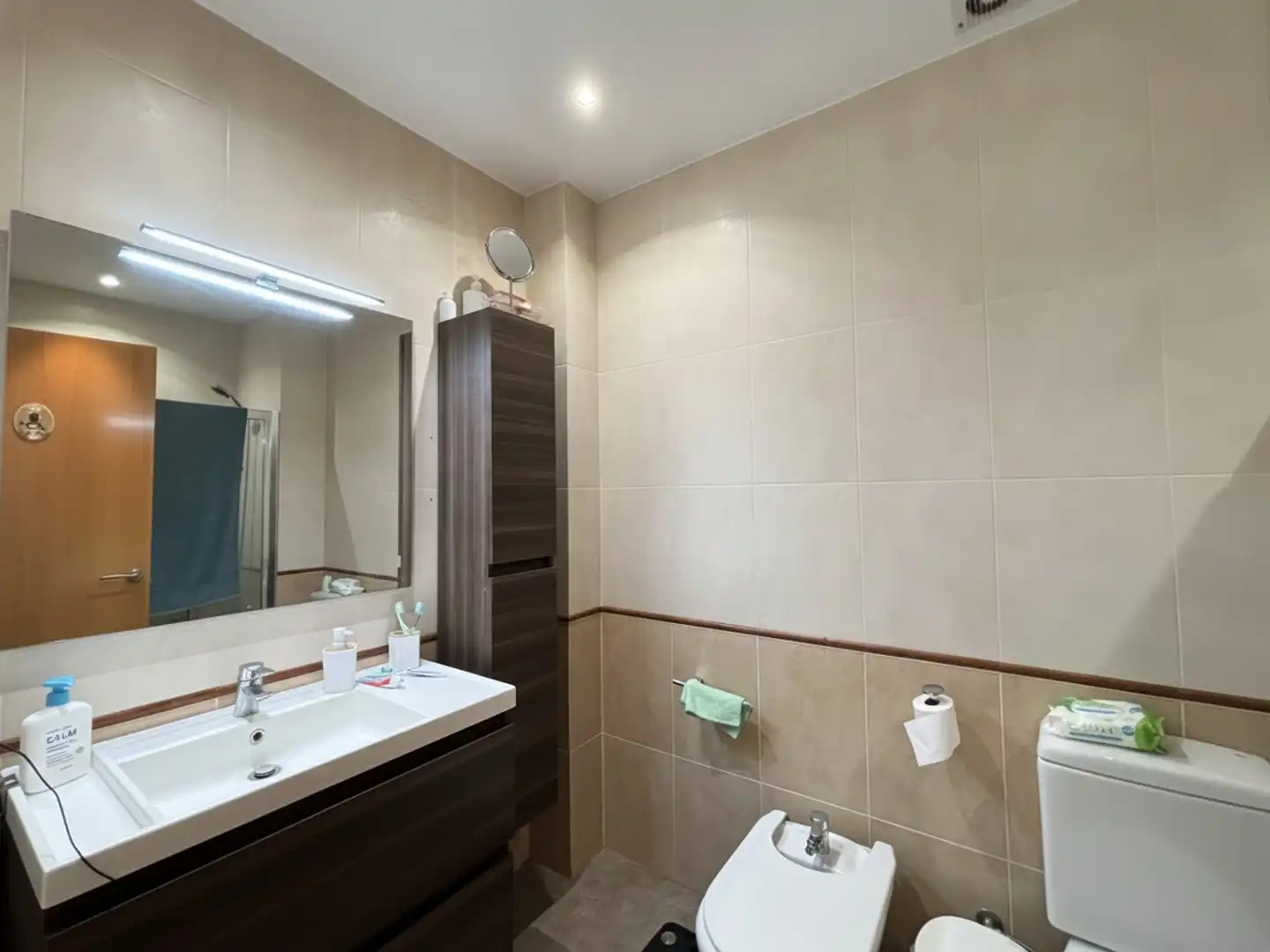 Badezimmer von Wohnung zum Verkauf in Sant Feliu de Codines mit Klimaanlage, Heizung und Parkett