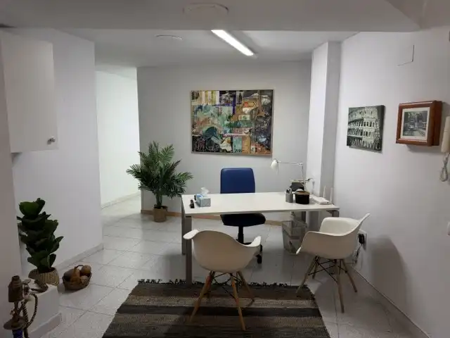 Büro zum Verkauf in Girona mit Klimaanlage und Heizung