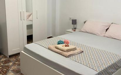Dormitori de Apartament per a compartir en  Almería Capital amb Aire condicionat, Moblat i Forn