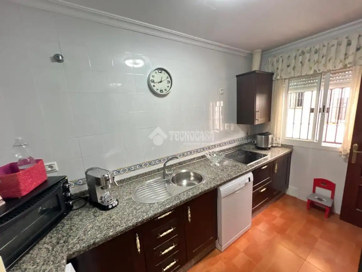 Kitchen of Flat for sale in Dos Hermanas  with Air Conditioner