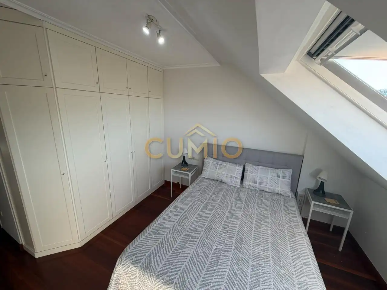 Dormitori de Apartament en venda en Cangas  amb Calefacció, Parquet i Terrassa