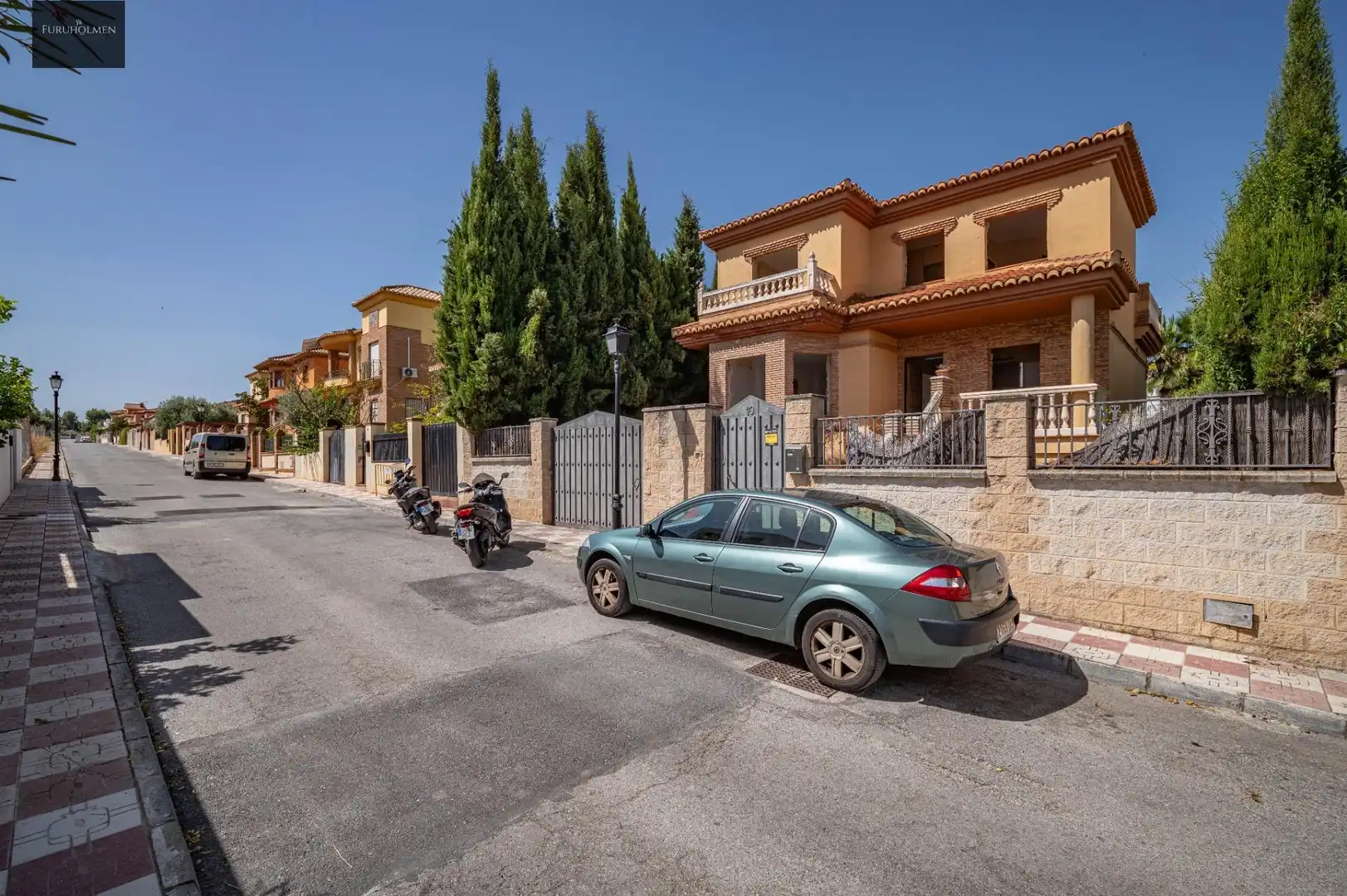 Detached house with terrace for sale in VIDES (VENT)