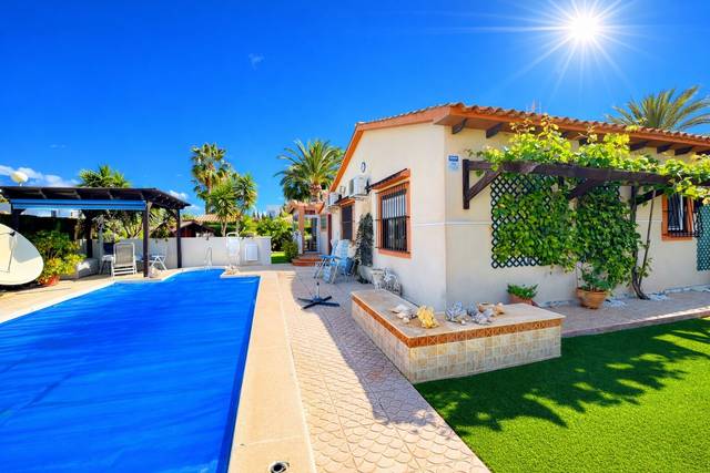 Casa-chalet en Venta en Cabo Roig