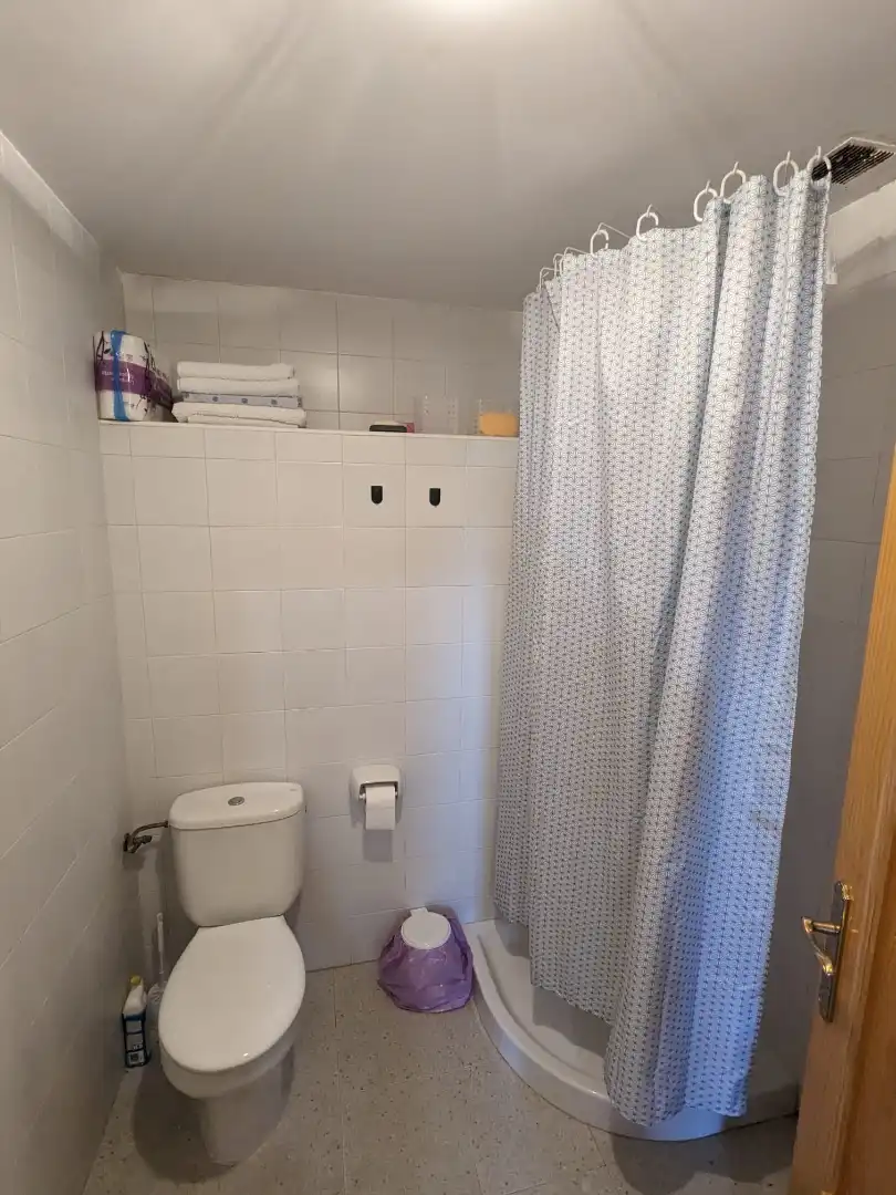 Bany de Casa o xalet en venda en Vélez de Benaudalla amb Jardí privat i Moblat