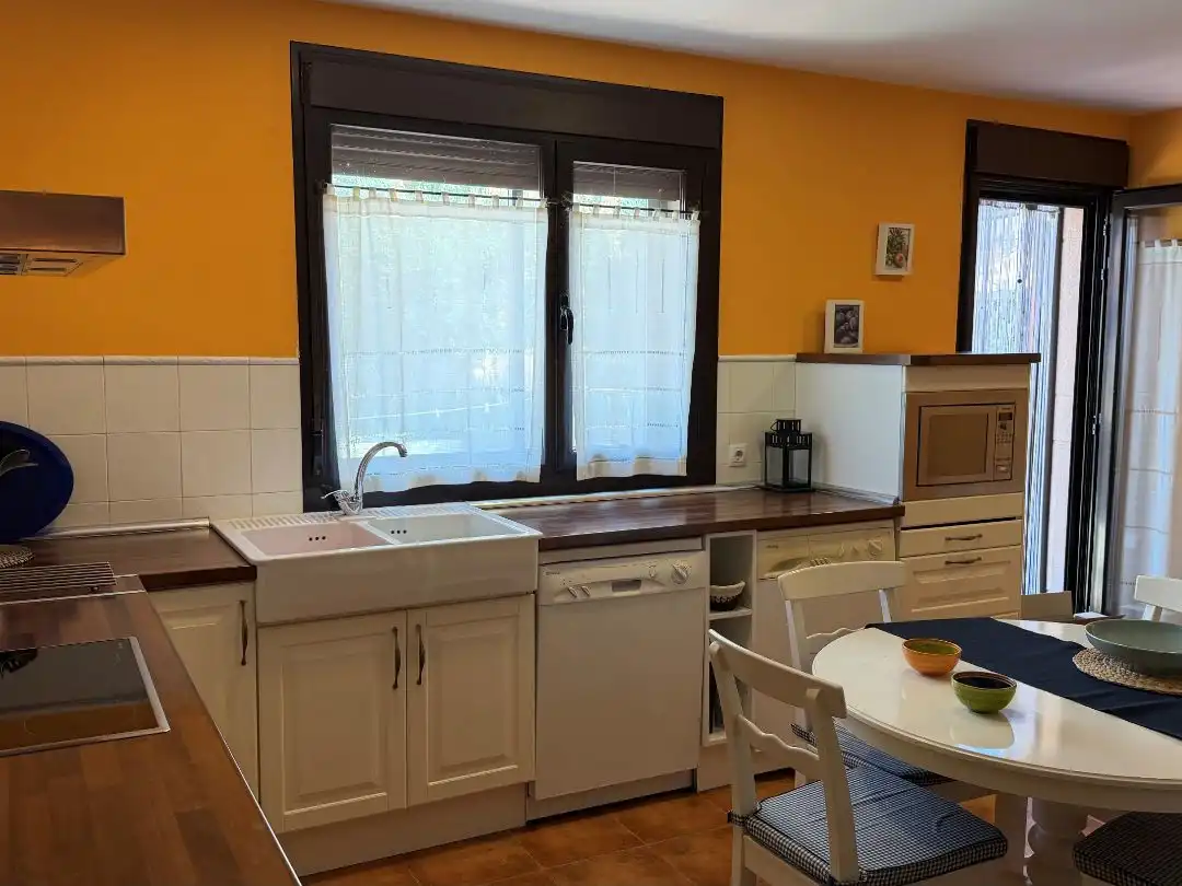 Kitchen of Houses for sale in Trescasas, Segovia