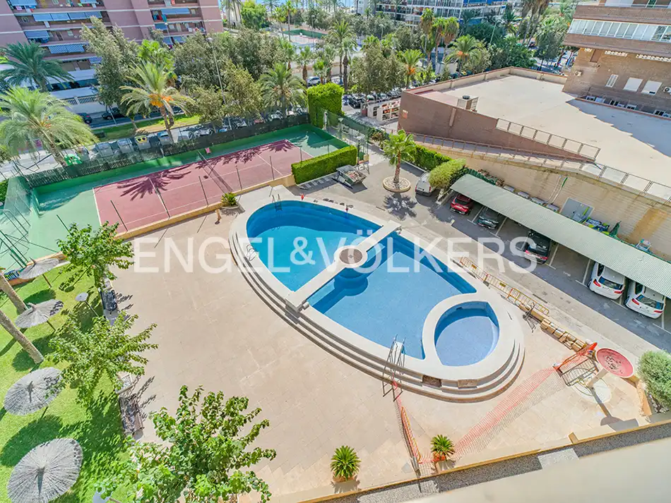 Piscina de Apartamento en venta en Alicante / Alacant con Calefacción y Terraza