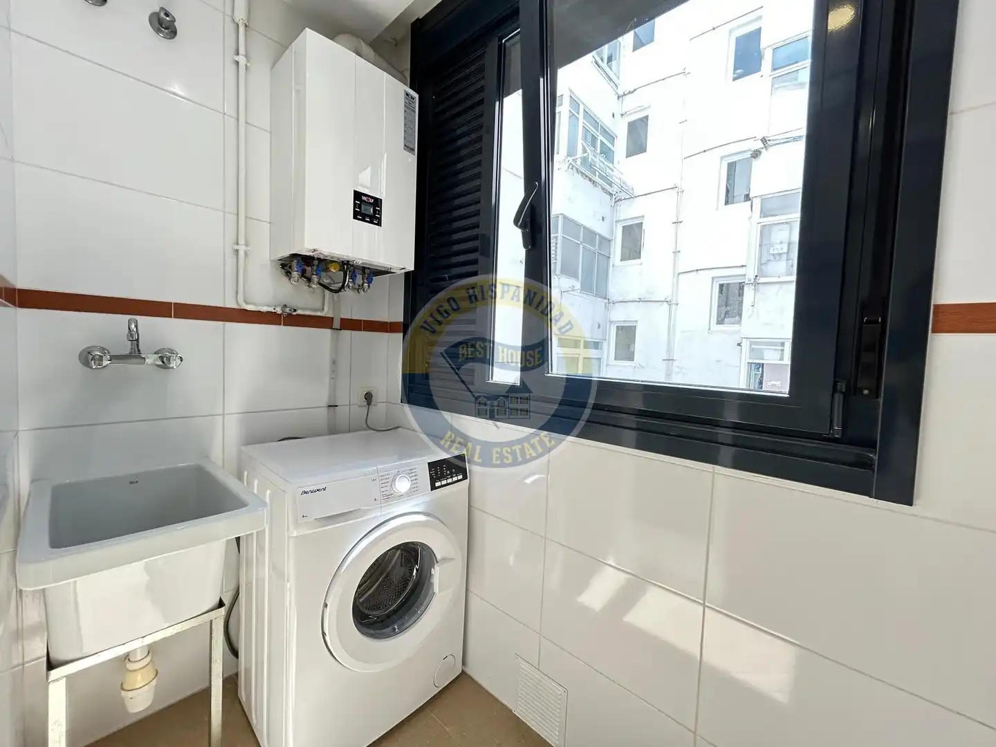 Vista exterior de Apartament en venda en Vigo  amb Calefacció i Traster