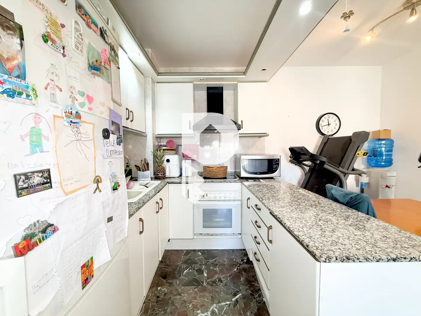 Küche von Wohnung zum Verkauf in Sant Vicenç Dels Horts mit Heizung, Abstellraum und Fernseher
