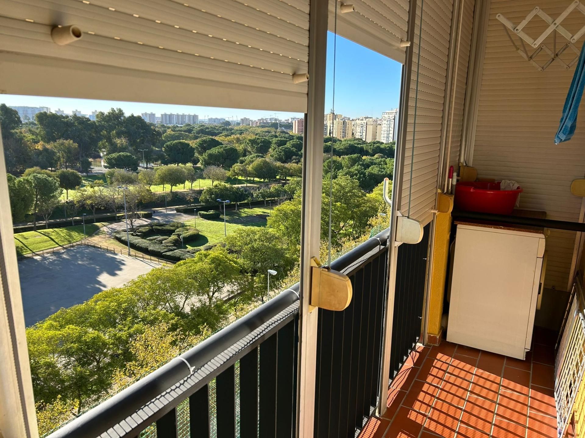 Exterior view of Flat for sale in  Sevilla Capital  with Air Conditioner, Terrace and Storage room