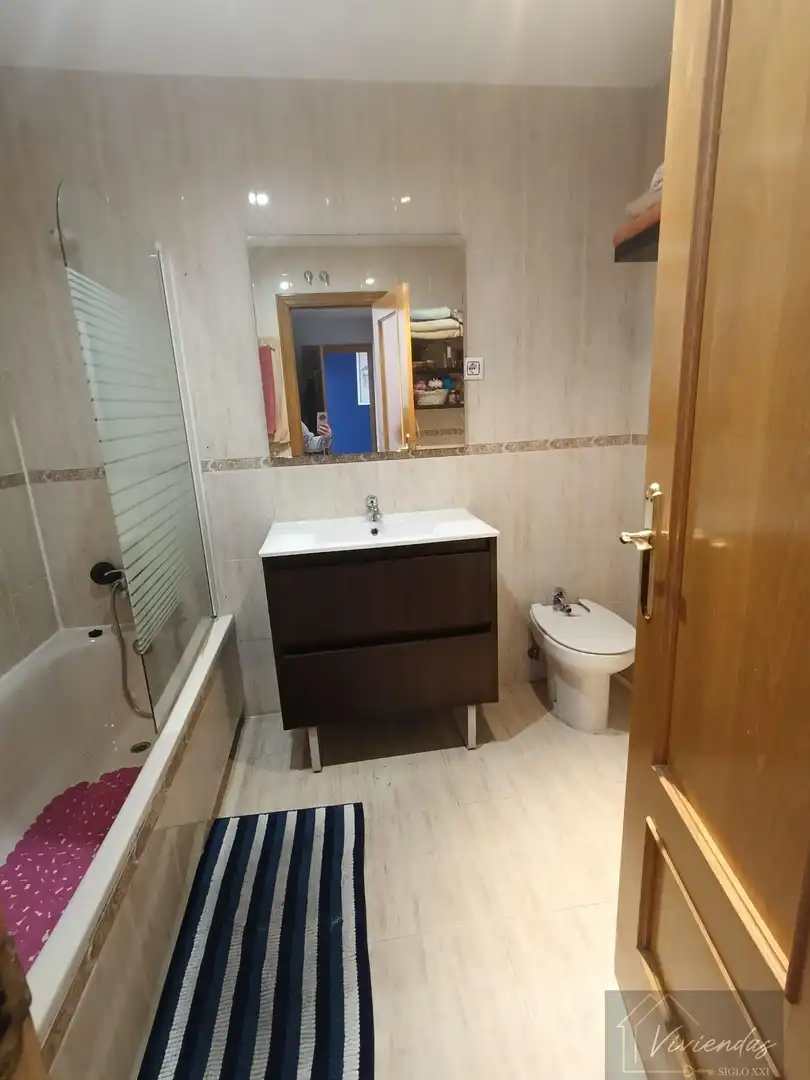 Bathroom of Attic for sale in Villamanta  with Air Conditioner, Heating and Terrace