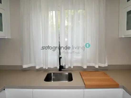 Cocina de Apartamento de alquiler en Sotogrande con Calefacción, Terraza y Amueblado