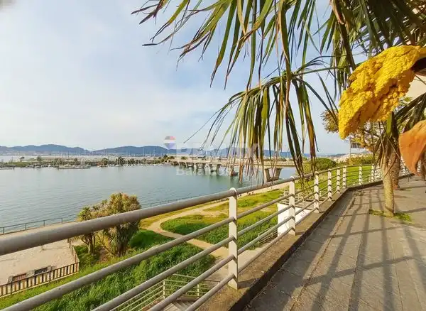 Vista exterior de Piso en venta en Vigo  con Calefacción y Trastero