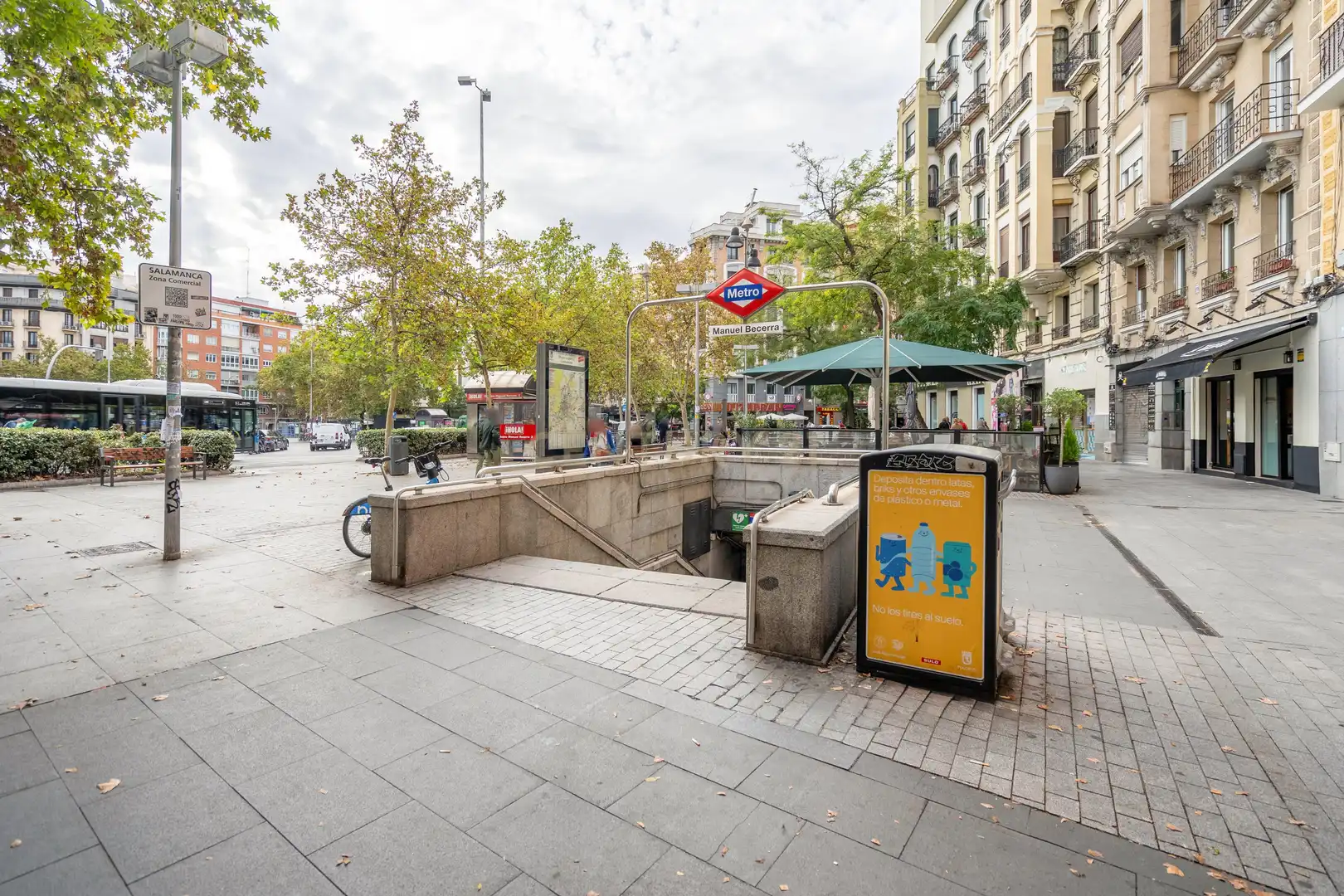 Vista exterior de Local en venta en Madrid con Aire acondicionado