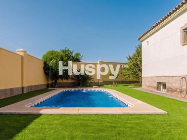 Casa amb balcó en venda a Calle Albacora