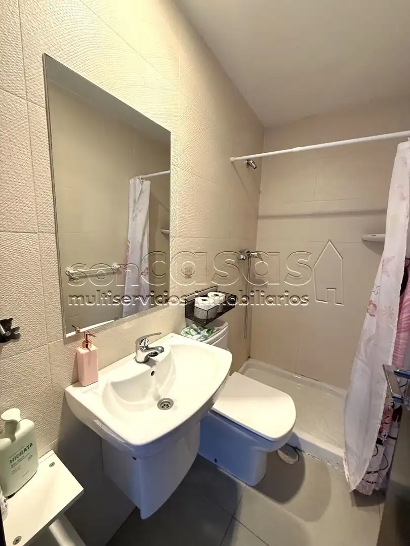 Badezimmer von Dachboden zur Miete in Madrid mit Klimaanlage, Heizung und Terrasse